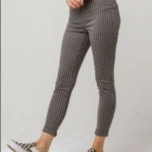 💮 Soft Grey & White Striped Pants 💮